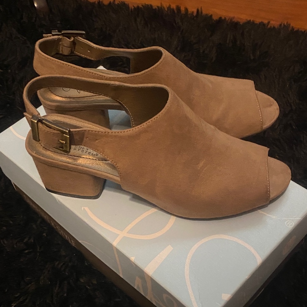 SALE SALE!! Life Stride Brown Peep-Toe Block Heel Mules